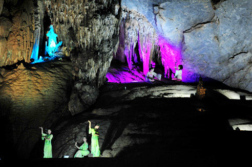 Picture 16 of Magic beauty in Asia's longest dry cave