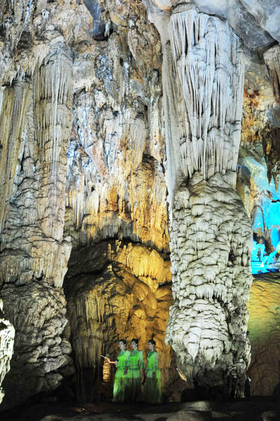 Picture 8 of Magic beauty in Asia's longest dry cave