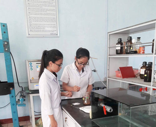 Picture 2 of Making cakes, Hue girls accidentally discovered materials that can replace nylon