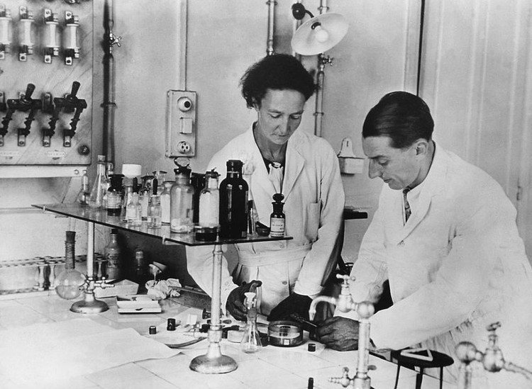 Picture 3 of Marie Curie and her family won 5 Nobel Prizes