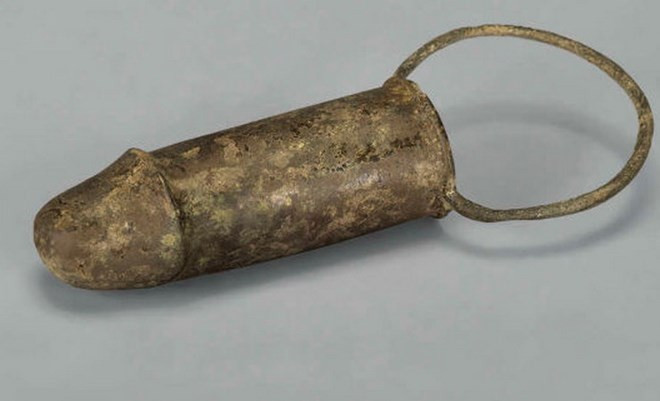 Picture 1 of Marvel at discovering a dildo in an ancient Chinese tomb
