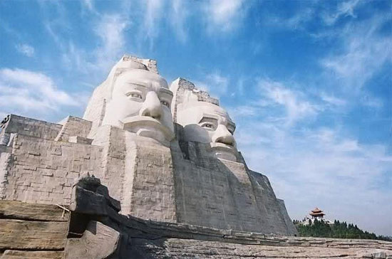 Picture 2 of Marvel at the 7 tallest statues in the world