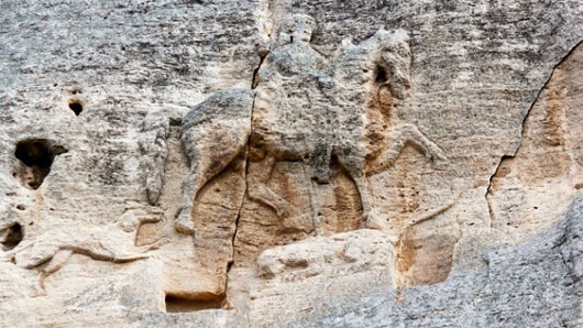 Picture 3 of Marvel at the 'erect on the cliff' buildings