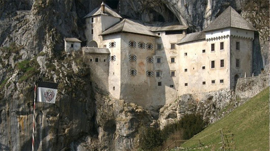 Picture 4 of Marvel at the 'erect on the cliff' buildings