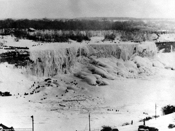 Picture 11 of Marvelous ice fall waterfall in record cold wave