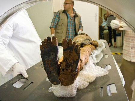 Picture 5 of Medical examination for mummies