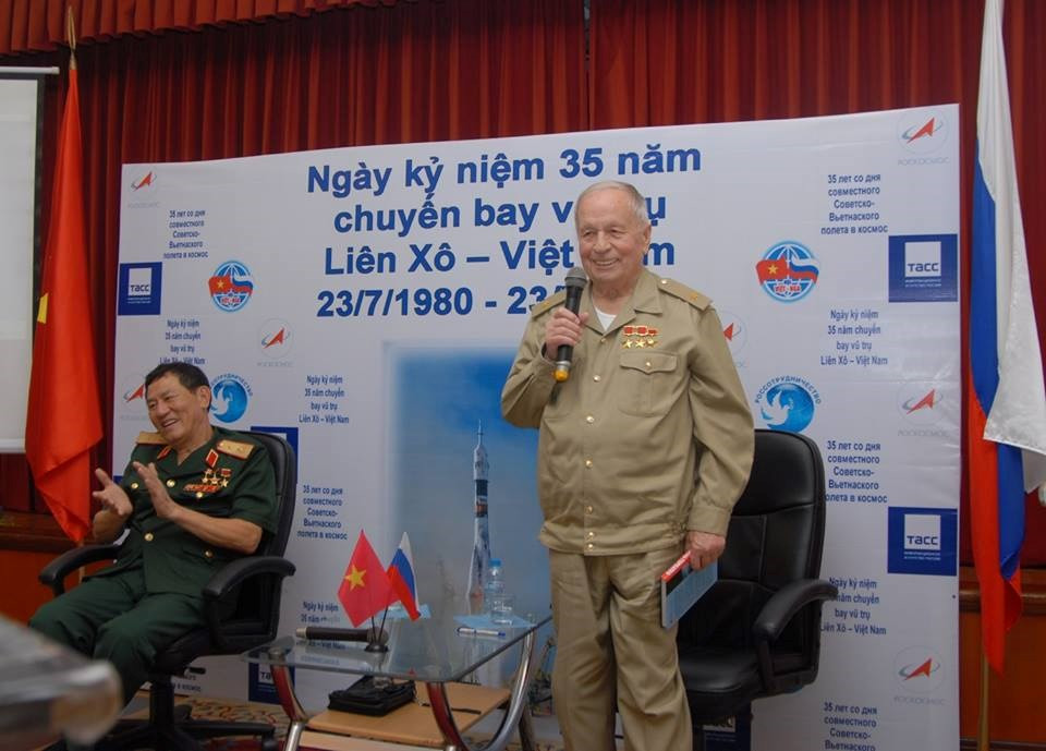 Picture 12 of Memorable image of astronaut Viktor Gorbatko and Pham Tuan flying to space