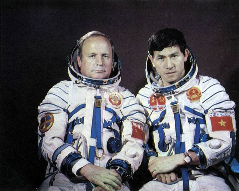 Picture 9 of Memorable image of astronaut Viktor Gorbatko and Pham Tuan flying to space