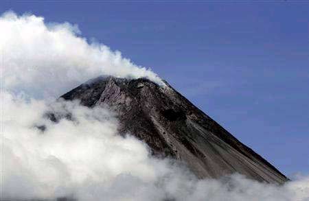 Picture 10 of Merapi volcano began erupting