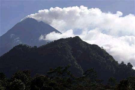 Picture 11 of Merapi volcano began erupting