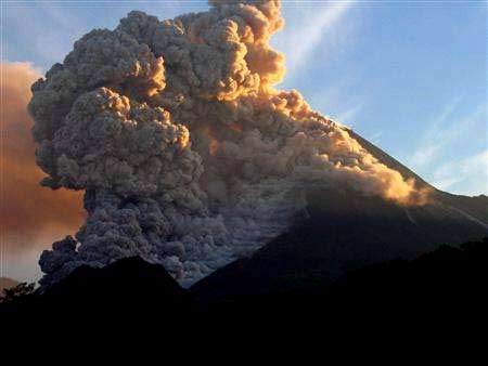 Picture 3 of Merapi volcano began erupting