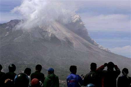 Picture 6 of Merapi volcano began erupting