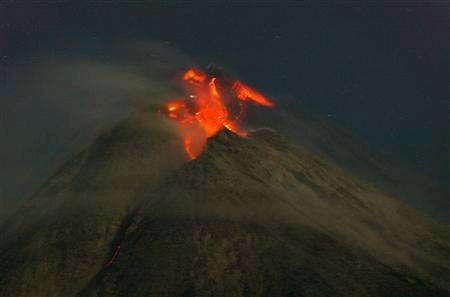 Picture 8 of Merapi volcano began erupting