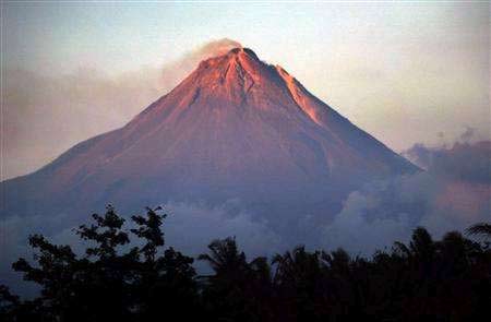 Picture 9 of Merapi volcano began erupting