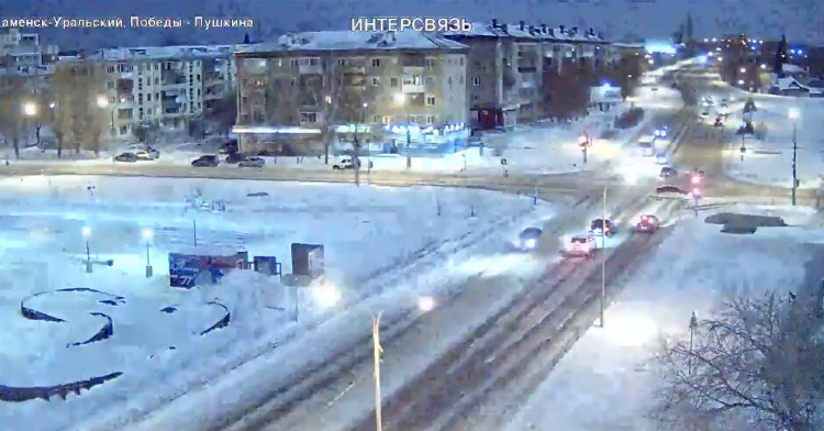 Picture 1 of Meteor makes the night sky as bright as day in Russia