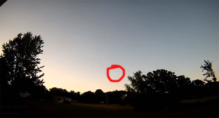 Picture 1 of Meteors speed over 140,000km / h rush through the sky