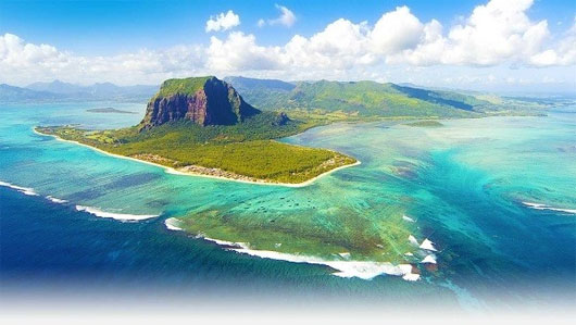 Picture 1 of Miraculous beauty: 'undersea waterfall' in Mauritius island