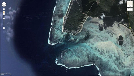 Picture 4 of Miraculous beauty: 'undersea waterfall' in Mauritius island