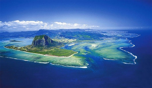 Picture 5 of Miraculous beauty: 'undersea waterfall' in Mauritius island