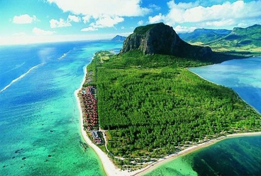 Picture 7 of Miraculous beauty: 'undersea waterfall' in Mauritius island