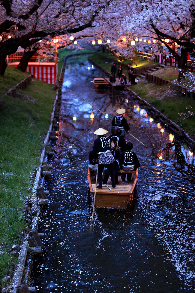 Picture 1 of Modern and ancient life in Japan