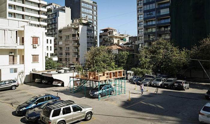 Picture 5 of Modern cities combine gardens and cow farms