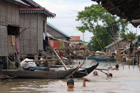 Picture 1 of More than 100 people died from floods and heavy rains in Cambodia