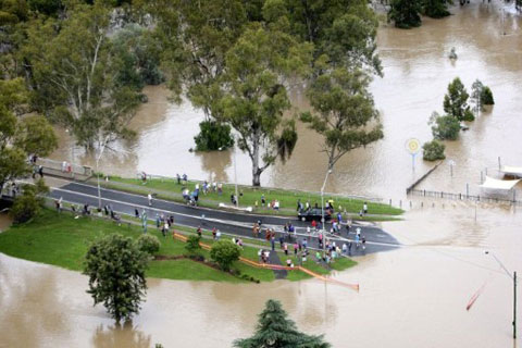 Picture 5 of More than 10,000 Australians stuck in the flood