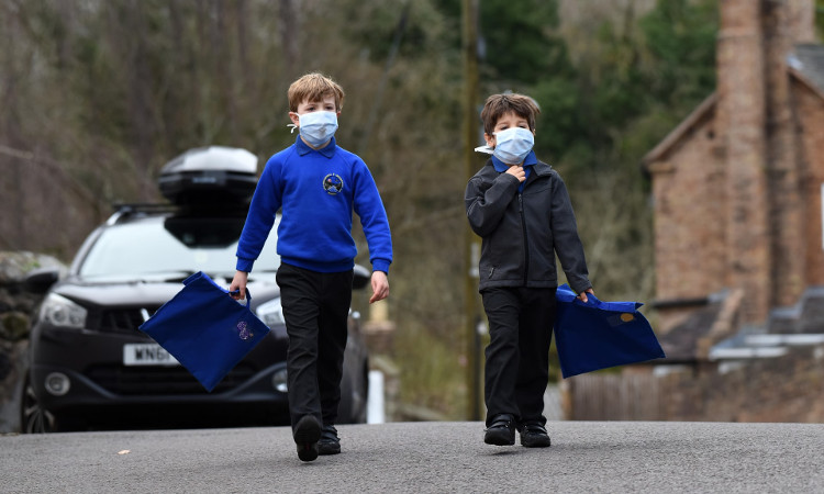 Picture 1 of More than 95% of the world's population must breathe unsafe air