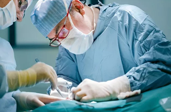 Picture 2 of More than half of the current surgeries all make mistakes