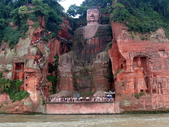 Picture 4 of Mount Emei and Great Lac Lac Buddha