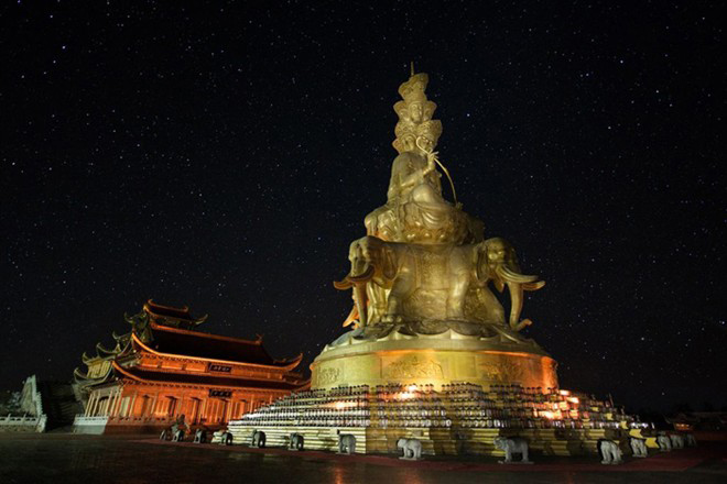 Picture 6 of Mount Emei and Great Lac Lac Buddha