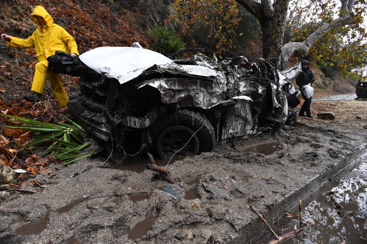 Picture 1 of Mud from the forest fire disaster in California, 13 people were killed