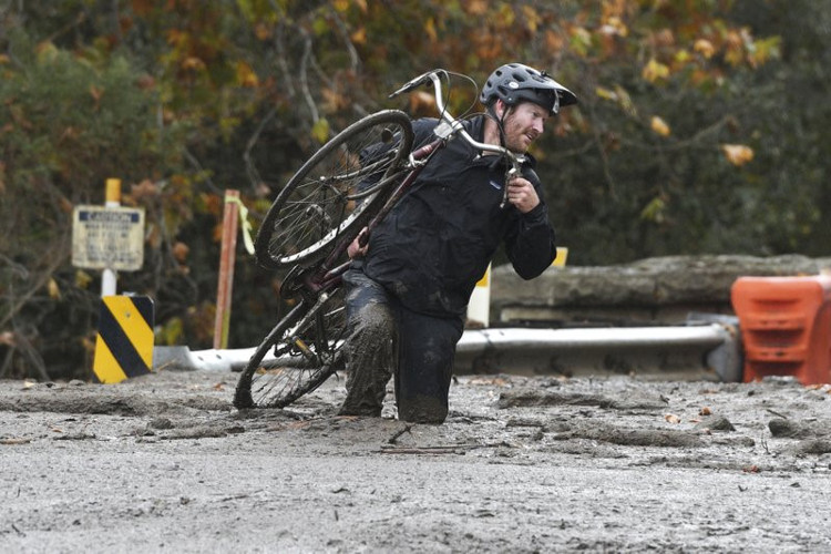 Picture 3 of Mud from the forest fire disaster in California, 13 people were killed