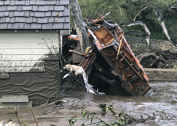 Picture 5 of Mud from the forest fire disaster in California, 13 people were killed