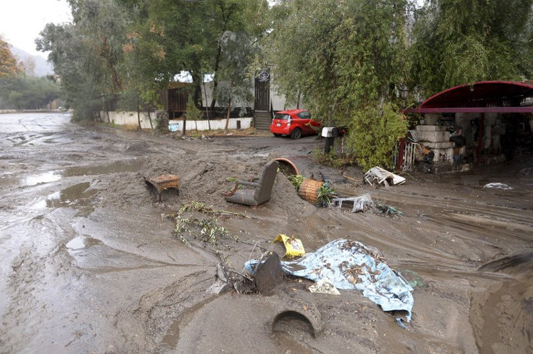 Picture 7 of Mud from the forest fire disaster in California, 13 people were killed