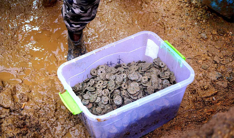 Picture 2 of Mysterious 5.6 tons of ancient coins buried under Chinese villages