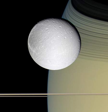 Mysterious beauty of Saturn images 1