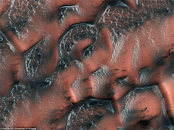 Picture 5 of Mysterious blue sand dunes on Mars