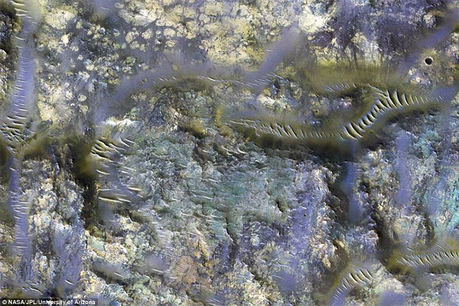 Picture 6 of Mysterious blue sand dunes on Mars