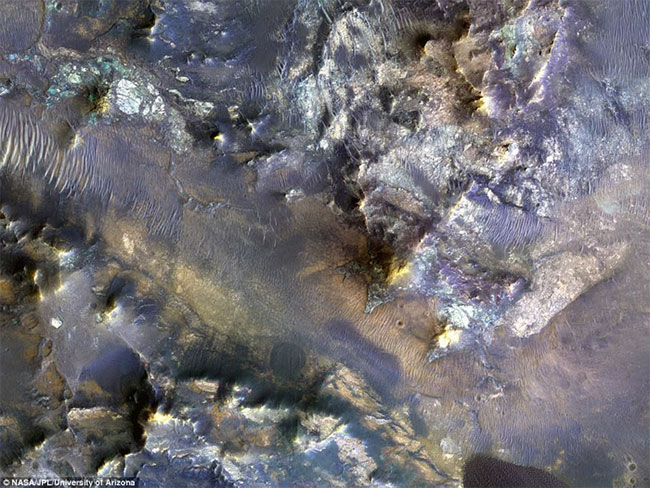 Picture 7 of Mysterious blue sand dunes on Mars