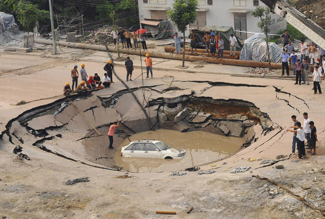 Picture 8 of Mysterious deep holes after the storm