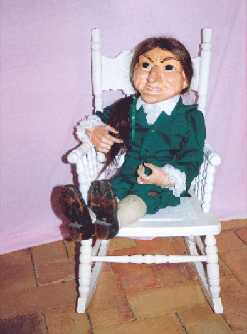 Picture 4 of Mysterious doll face devil brought luck to master