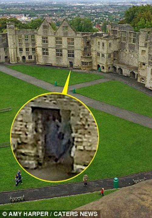 Picture 1 of Mysterious ghosts appear in the castle in England?
