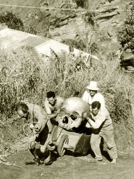 Picture 3 of Mysterious giant skulls in the Death Valley