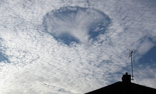 Picture 3 of Mysterious hole in California sky