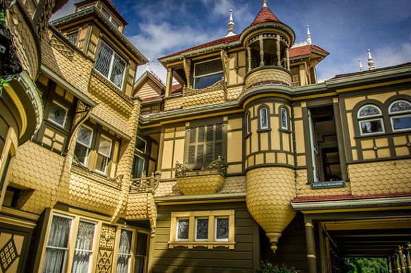 Picture 1 of Mysterious house bearing haunted curse