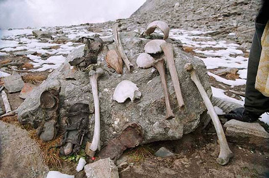 Picture 2 of Mysterious lake bone giant on the Himalayan peak
