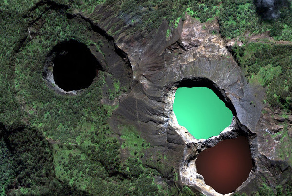 Picture 2 of Mysterious lake color change