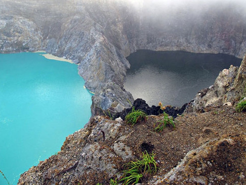Picture 4 of Mysterious lake color change